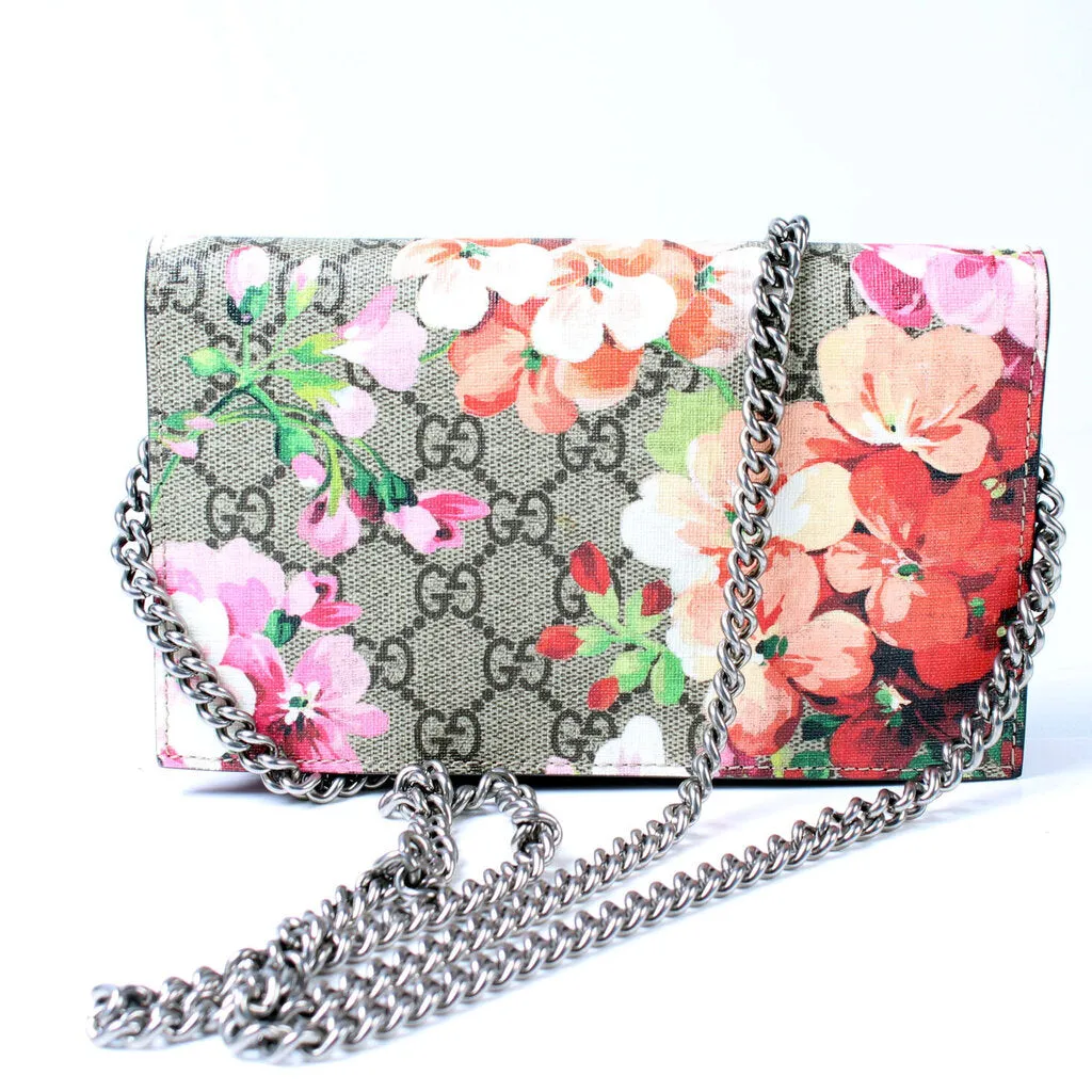 402724 Blooms Chain Wallet