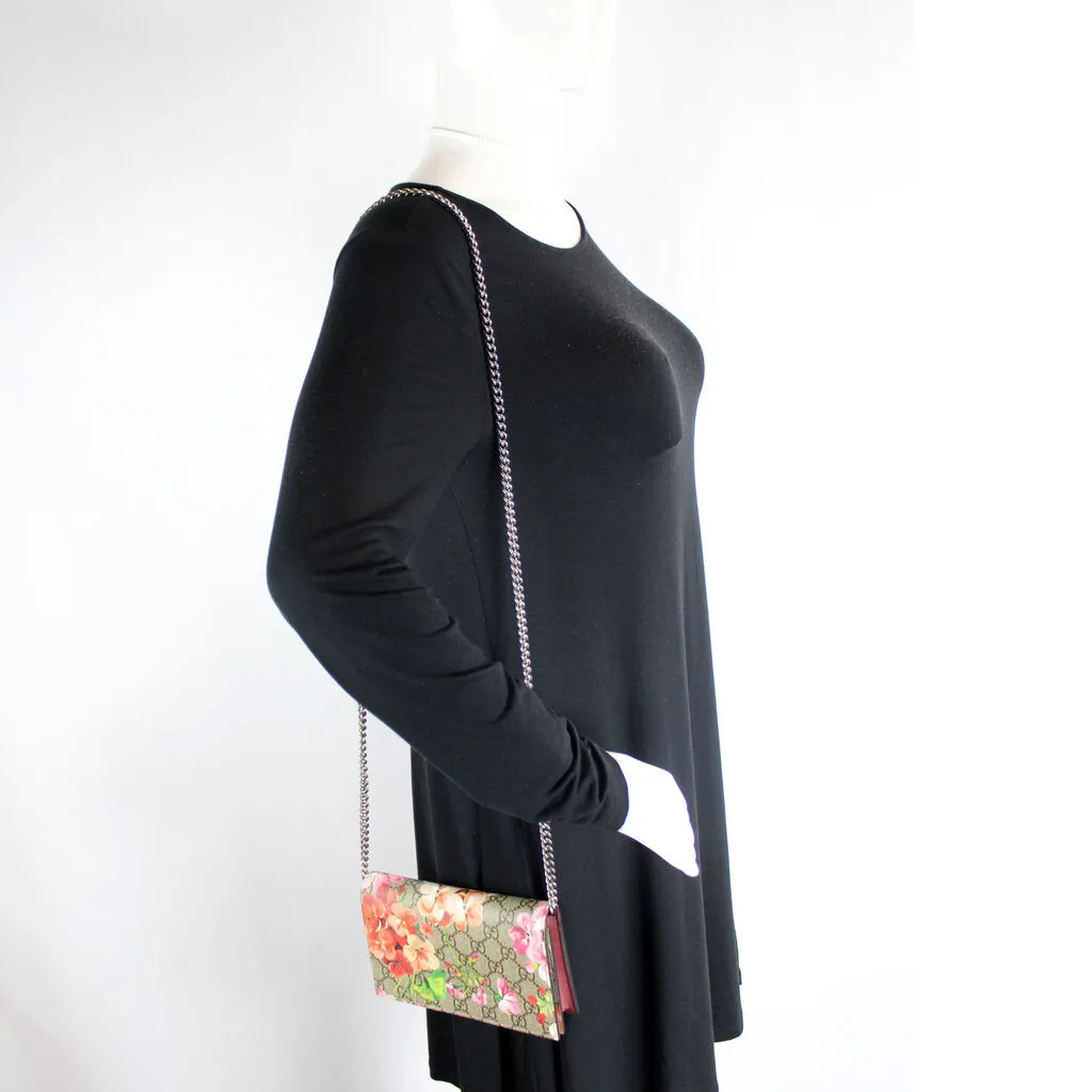 402724 Blooms Chain Wallet